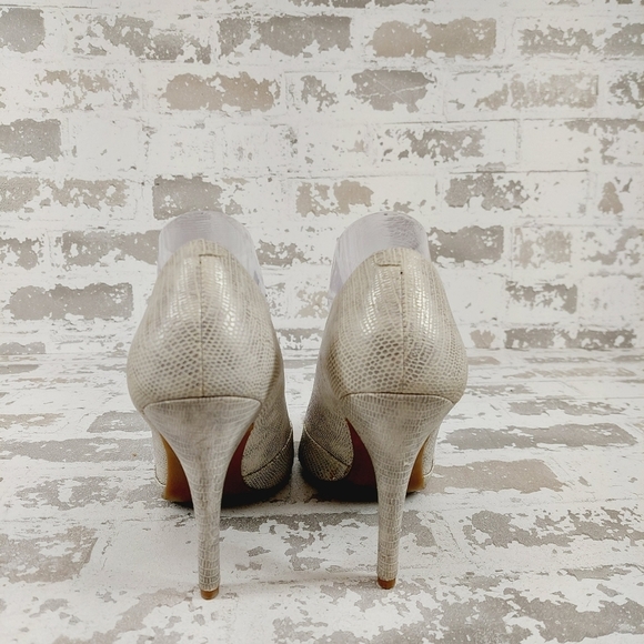 Guess Gray Silver Snakeskin Pattern Slip On Pointy Toe High Heels W281 - Picture 6 of 11